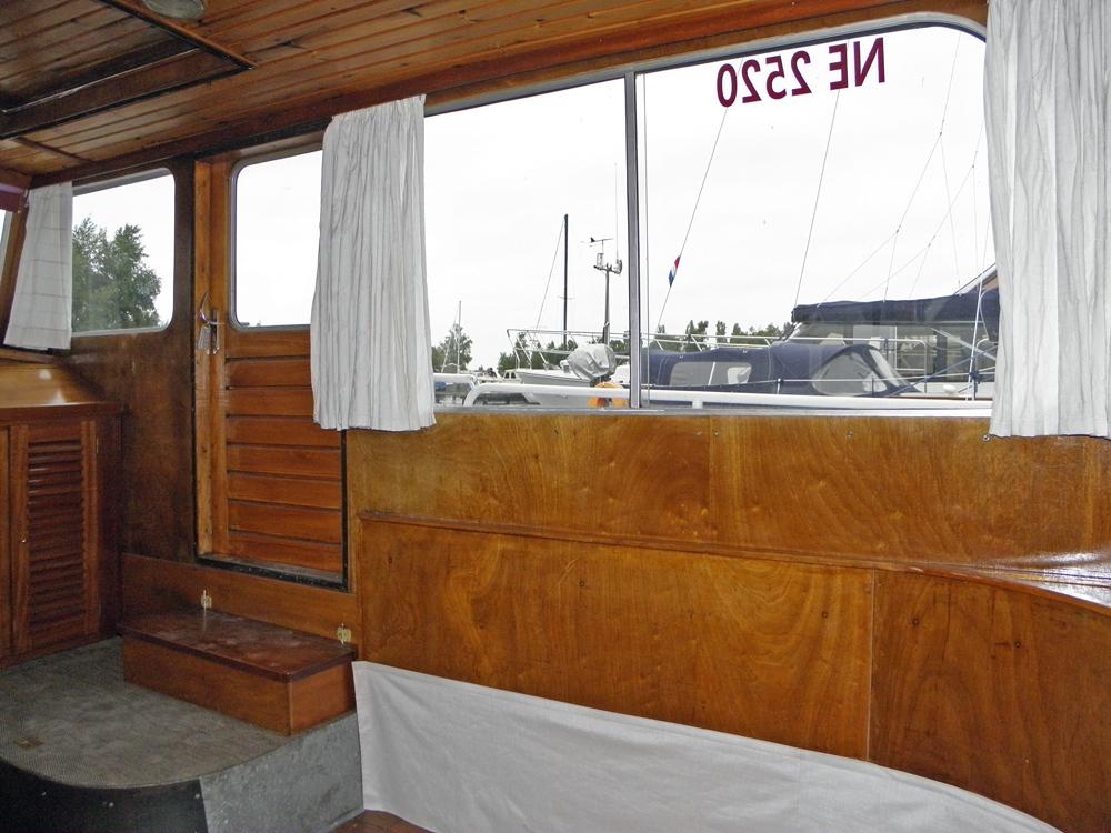 Saloon, Accommodation